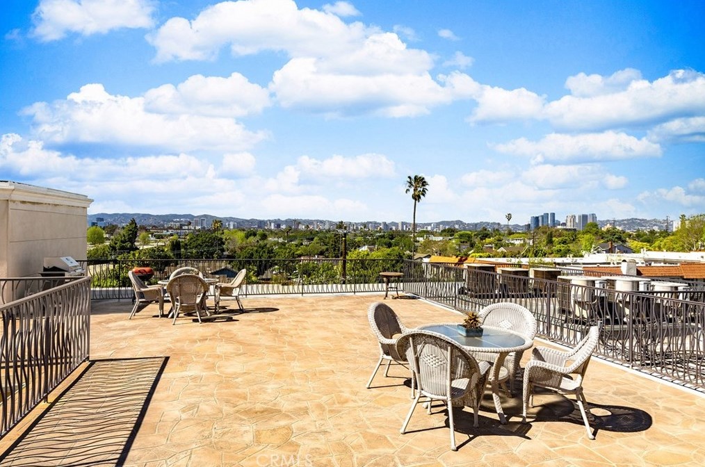 3401 Bentley Ave, Los Angeles CA  90034-2059 exterior