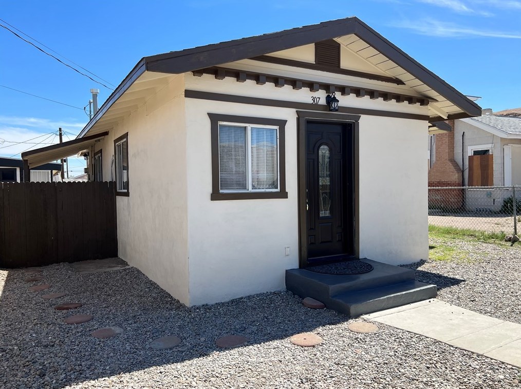 307 E St, Chemehuevi, CA 92363-2922
