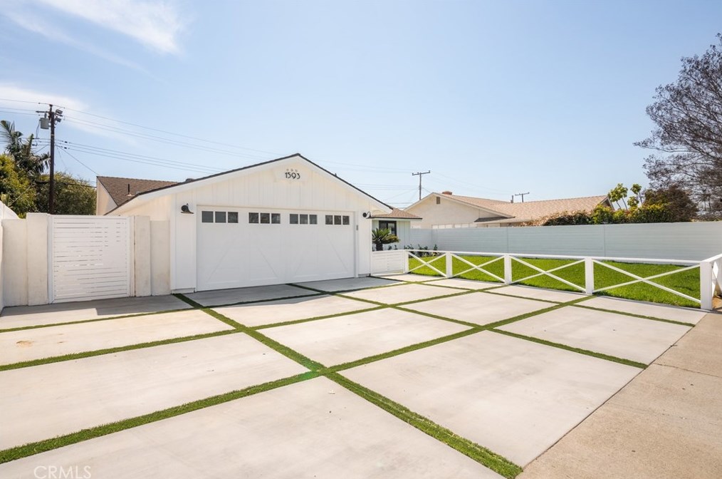 1593 Baker St, Costa Mesa, CA 92626