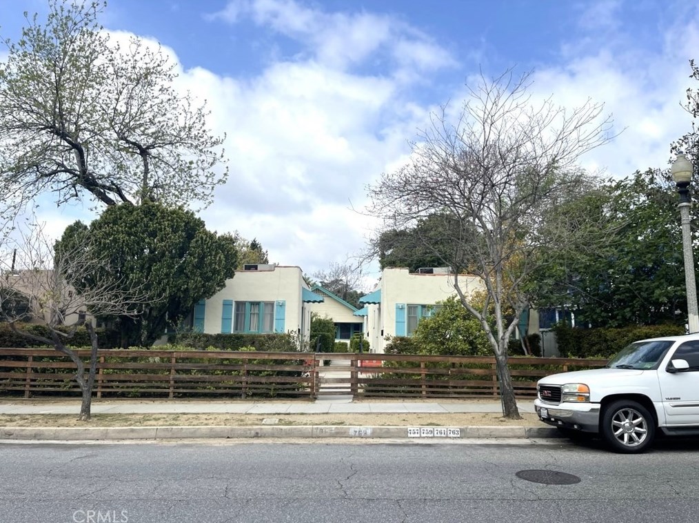 757 El Molino Ave, Pasadena CA 91106-3825 exterior