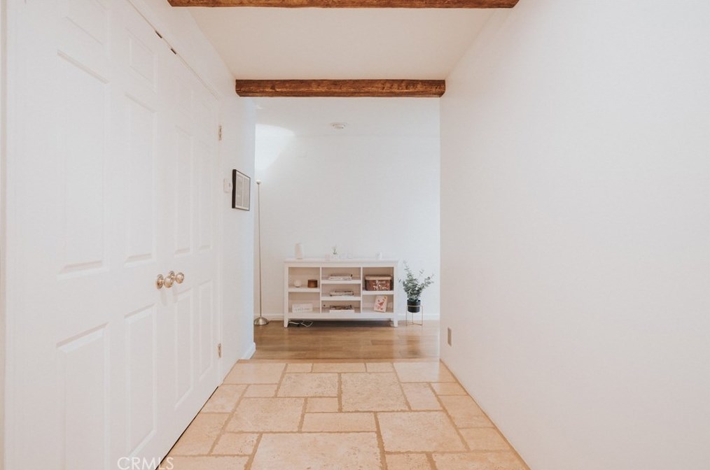 10331 Riverside Dr #203, North Hollywood, CA 91602