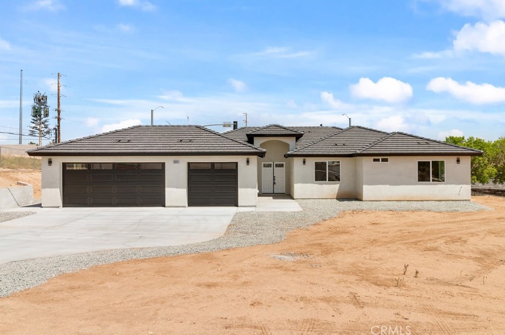 8888 Arrowhead Lake Rd, Hesperia, CA 92345-6713