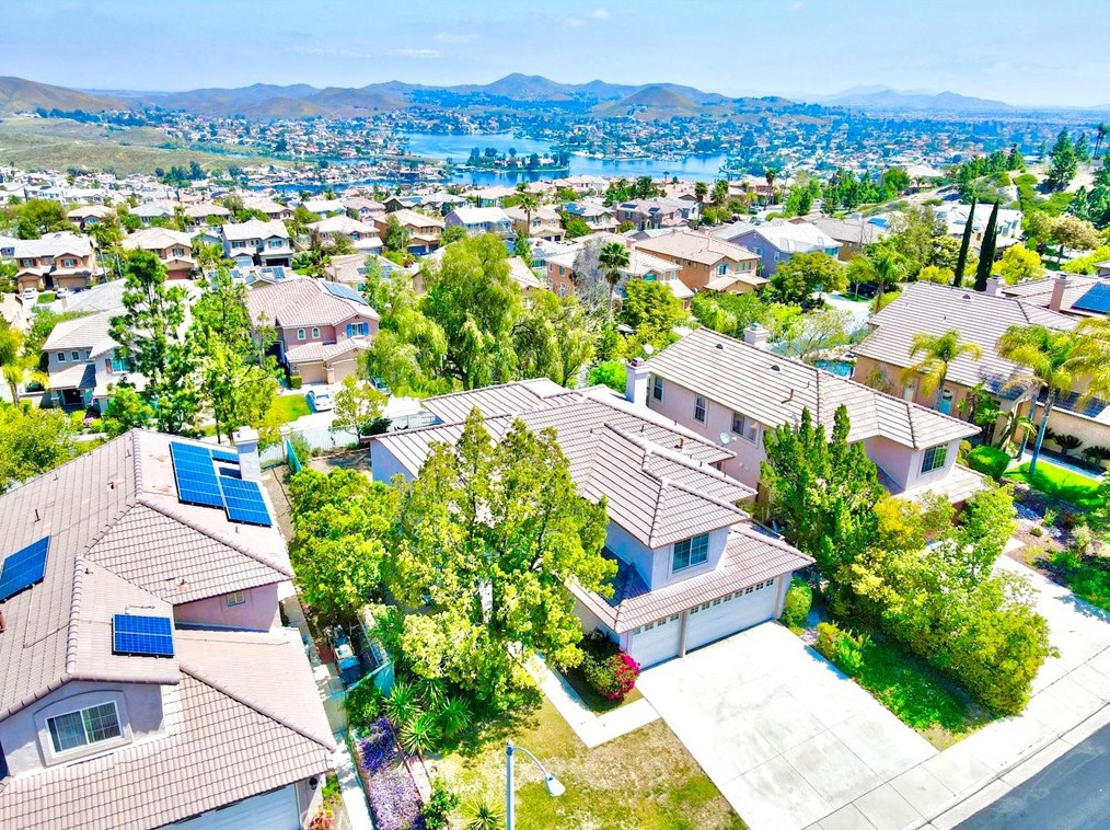 19 Bella Donaci, Lake Elsinore, CA 92532