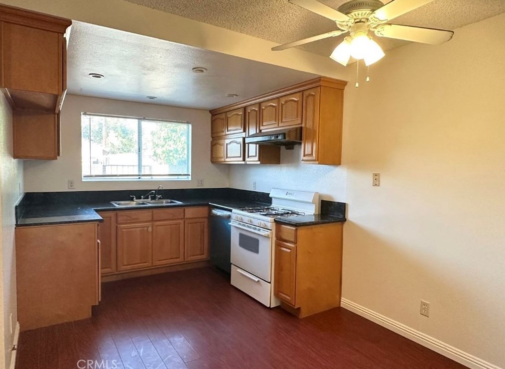 660 Dudley St, Pomona, CA 91768-2127