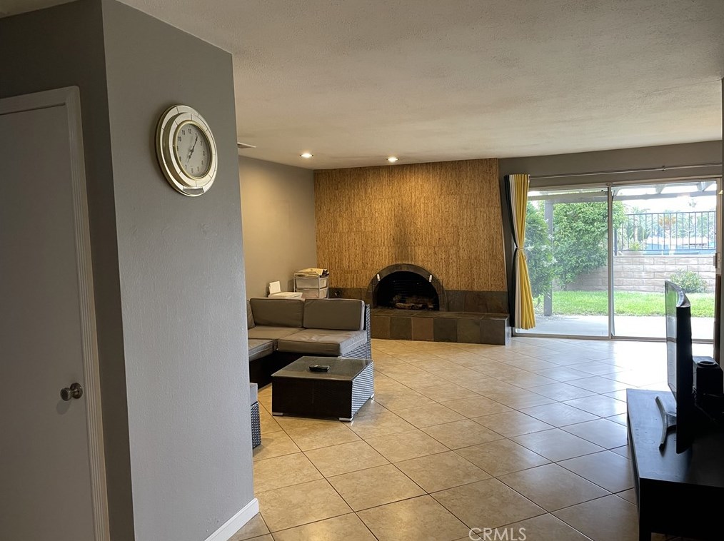 5655 Via Junipero Serra, Riverside, CA 92506