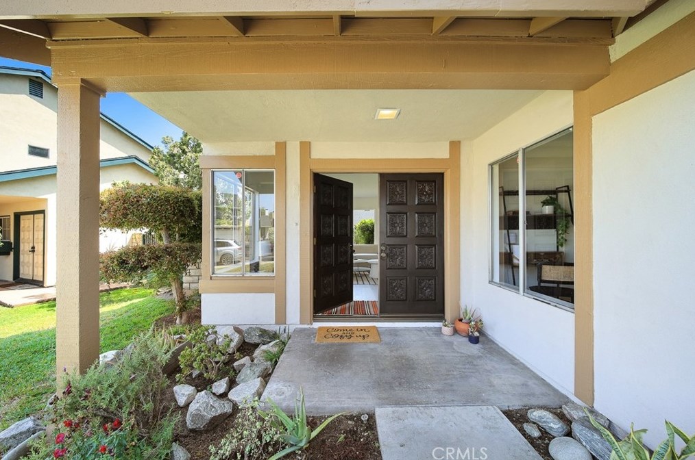 5430 Village Dr, Los Angeles, CA 90040-1532