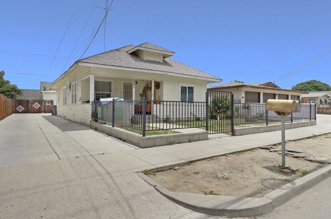 236 Alessandro St, Hemet, CA 92543-4192