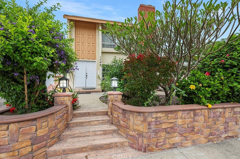 1749 E Oakridge Circle, West Covina, CA 91792