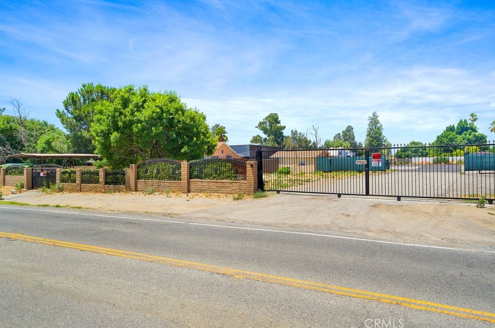 8946 Catawba Ave, Fontana CA  92335-4415 exterior
