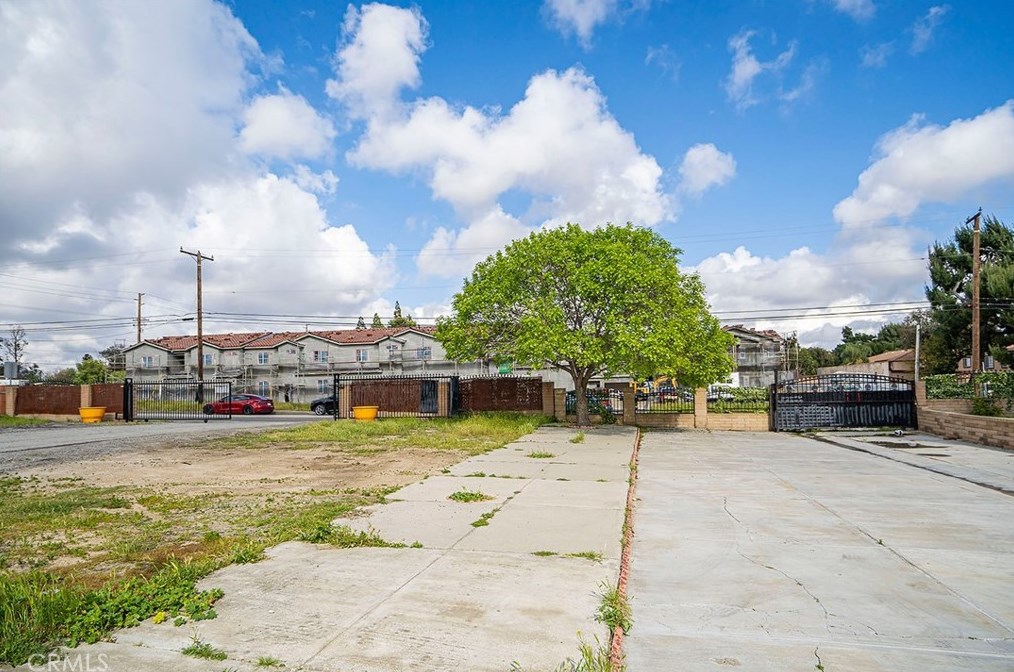 8946 Catawba Ave, Fontana CA  92335-4415 exterior