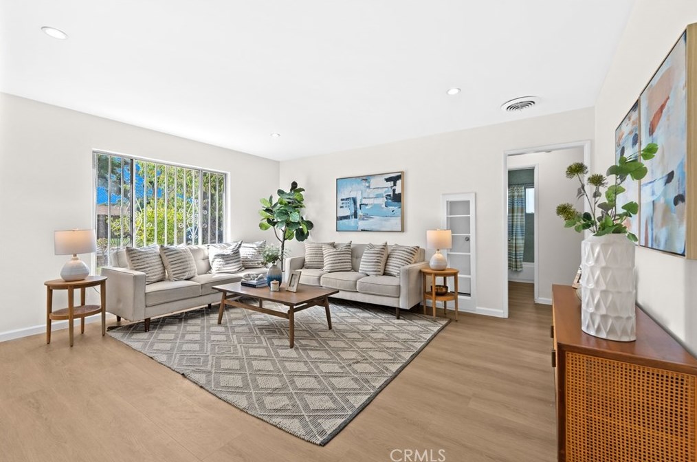 1305 Wood St, Santa Ana, CA 92704-3621