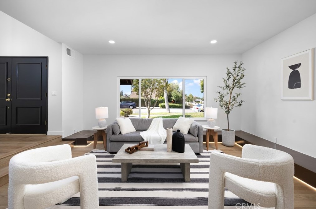 1165 N California St, Orange, CA 92867