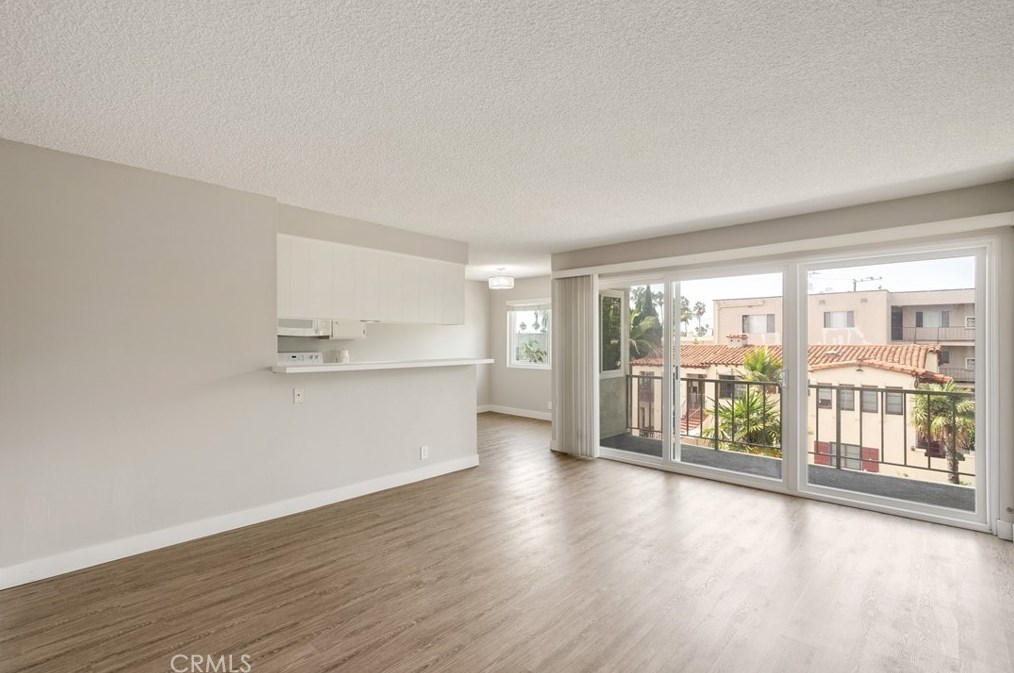 3707 E Livingston Dr #304, Long Beach, CA 90803