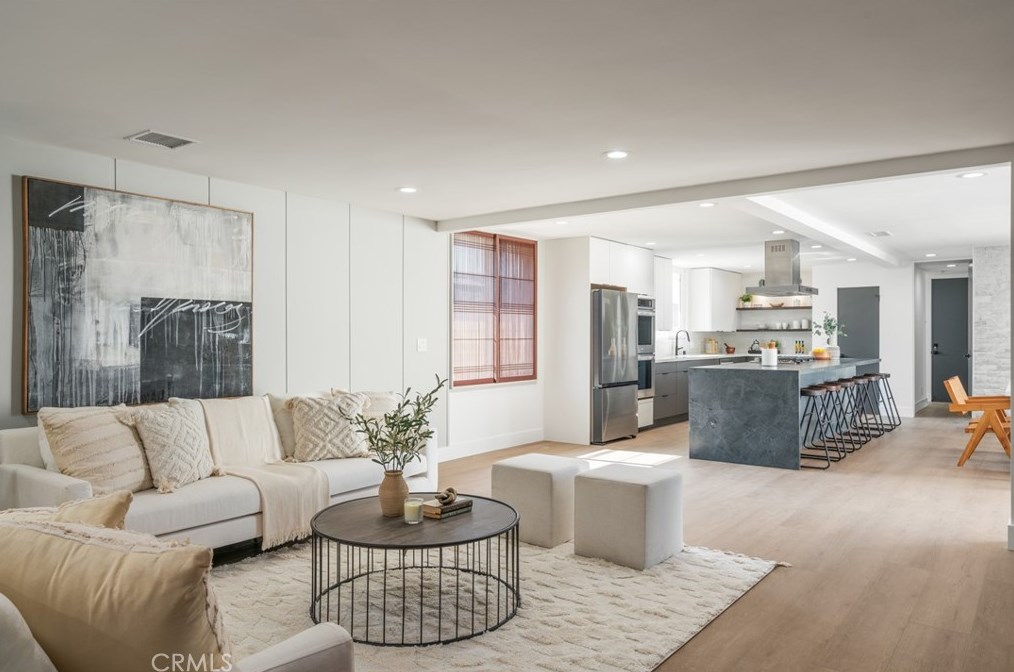 6646 Bedford Ave, Los Angeles CA  90056-2104 exterior