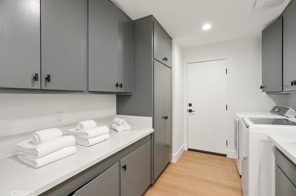 6646 Bedford Ave, Los Angeles CA  90056-2104 exterior