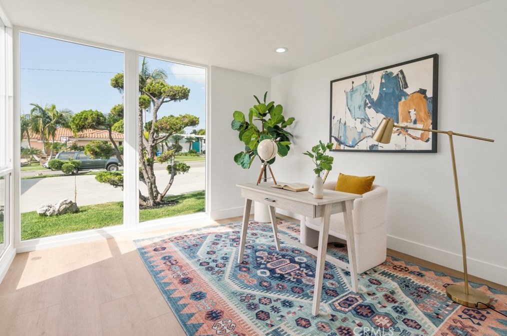 6646 Bedford Ave, Los Angeles CA  90056-2104 exterior