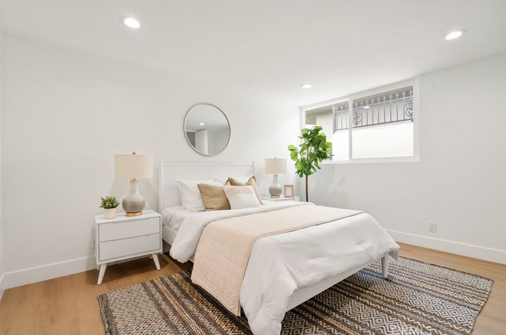 6646 Bedford Ave, Los Angeles CA  90056-2104 exterior