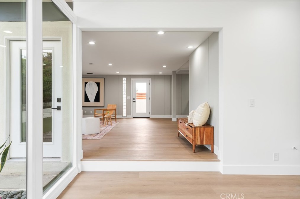 6646 Bedford Ave, Los Angeles CA  90056-2104 exterior