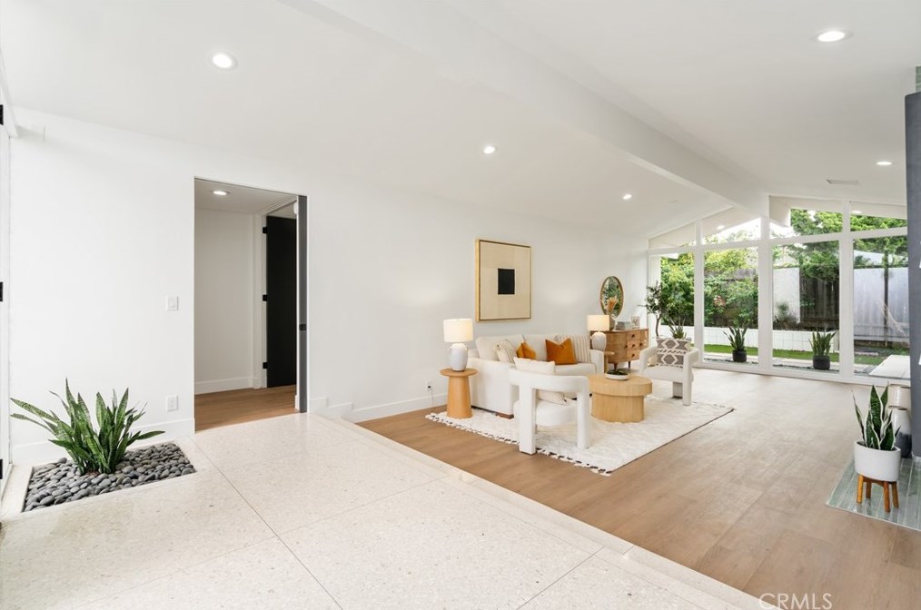 6646 Bedford Ave, Los Angeles CA  90056-2104 exterior