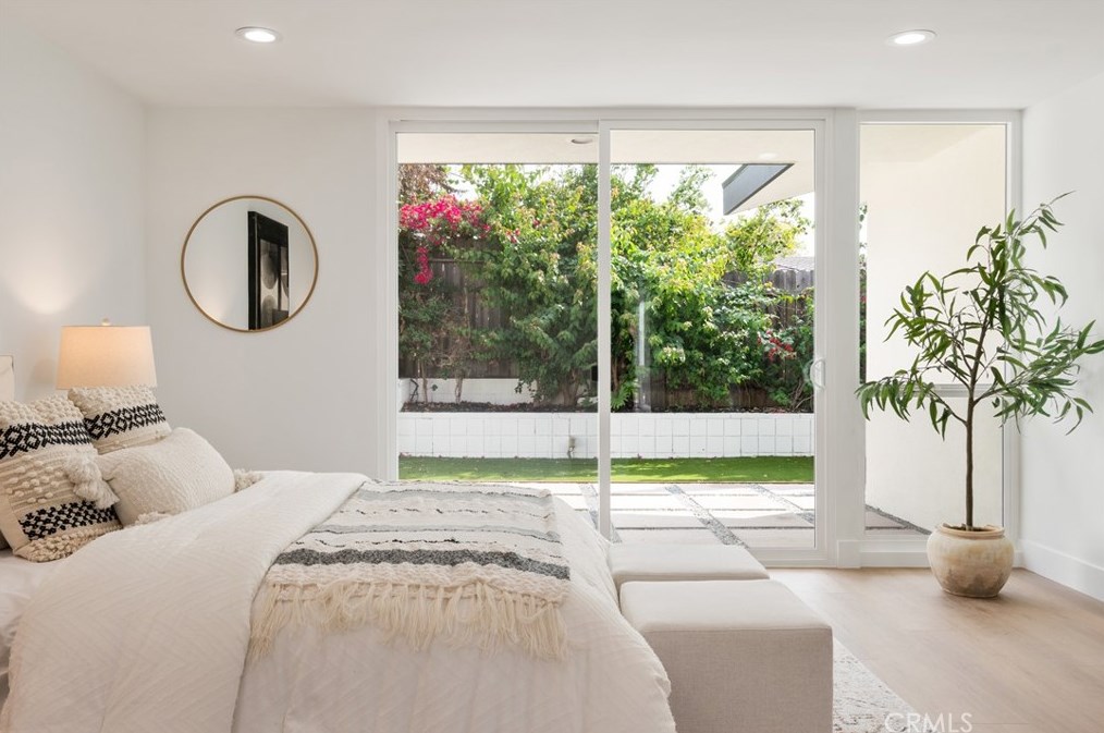 6646 Bedford Ave, Los Angeles CA  90056-2104 exterior