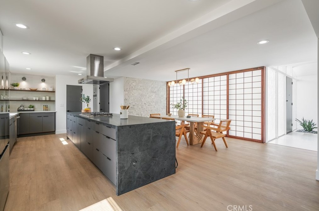 6646 Bedford Ave, Los Angeles CA  90056-2104 exterior