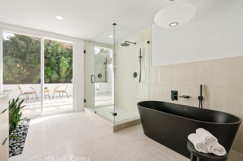 6646 Bedford Ave, Los Angeles CA  90056-2104 exterior