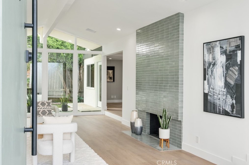 6646 Bedford Ave, Los Angeles CA  90056-2104 exterior