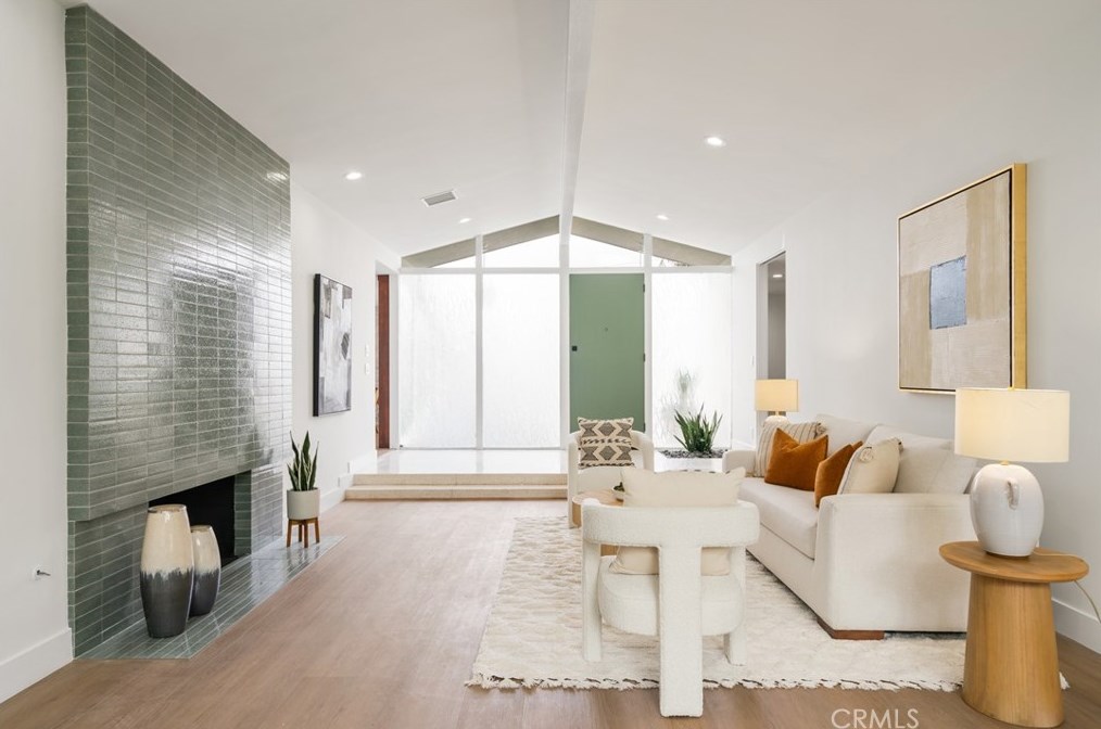 6646 Bedford Ave, Los Angeles CA  90056-2104 exterior