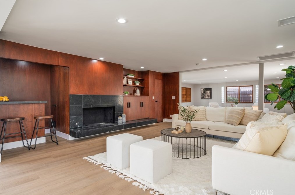 6646 Bedford Ave, Los Angeles CA  90056-2104 exterior