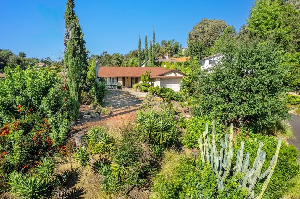 1636 Kiowa Crest Dr, Pomona, CA 91765-2909