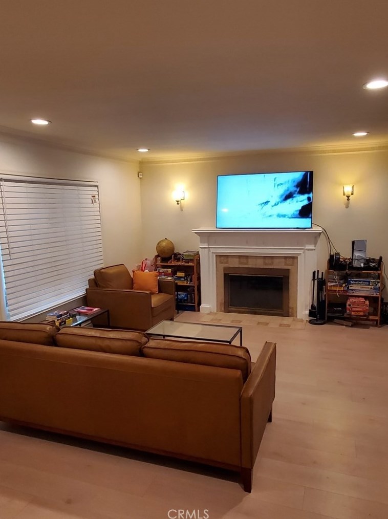 2100 96th St, Los Angeles, CA 90047-3730