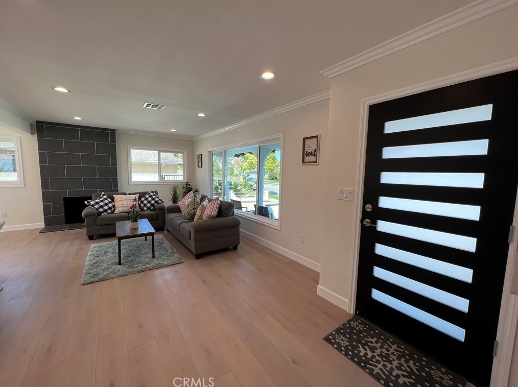 1249 Watson Ave, Costa Mesa, CA 92626-2744