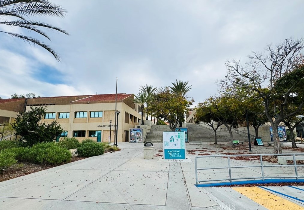 15607 Lasselle St, Moreno Valley CA  92551-6383 exterior