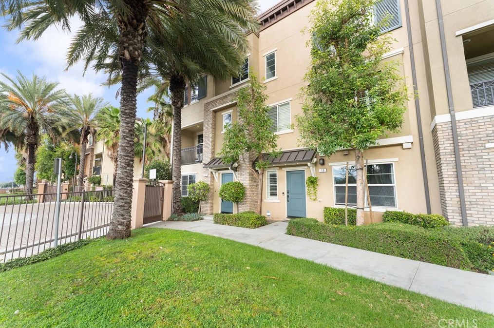 17 Larry Beard Dr, El Monte, CA 91733