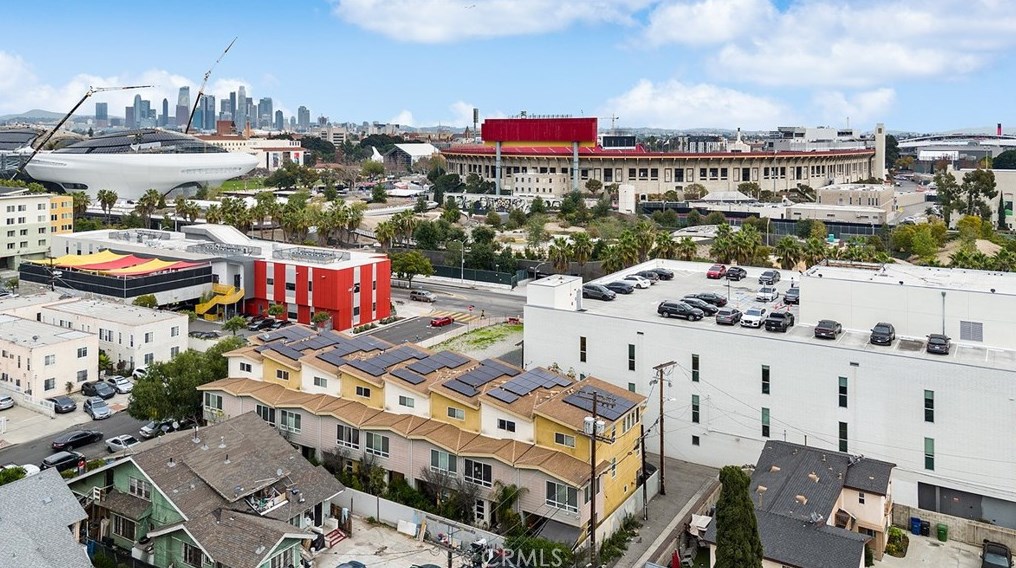1006 Leighton Ave, Los Angeles CA  90037-1612 exterior
