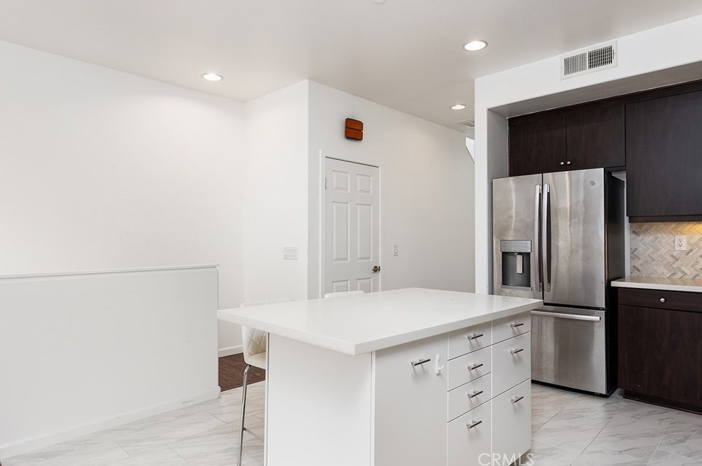 1006 Leighton Ave, Los Angeles CA  90037-1612 exterior