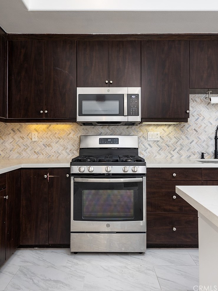 1006 Leighton Ave, Los Angeles CA  90037-1612 exterior