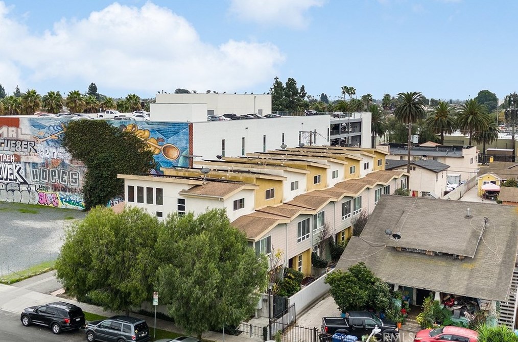 1006 Leighton Ave, Los Angeles CA  90037-1612 exterior
