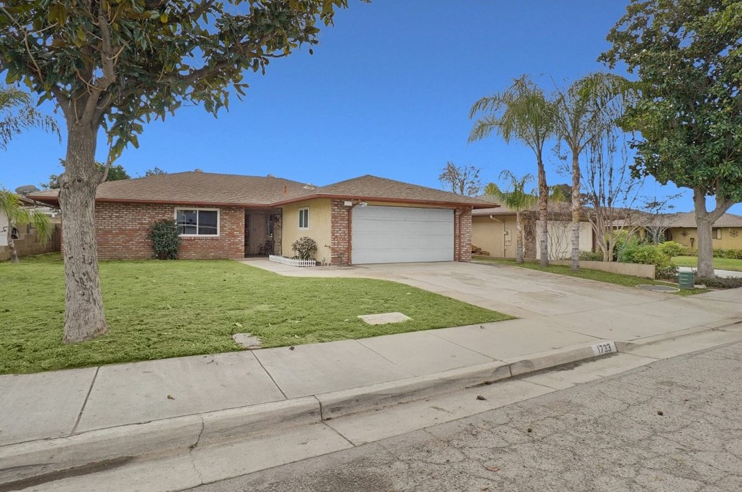 1733 Matthew Ln, Hemet, CA 92545-1651