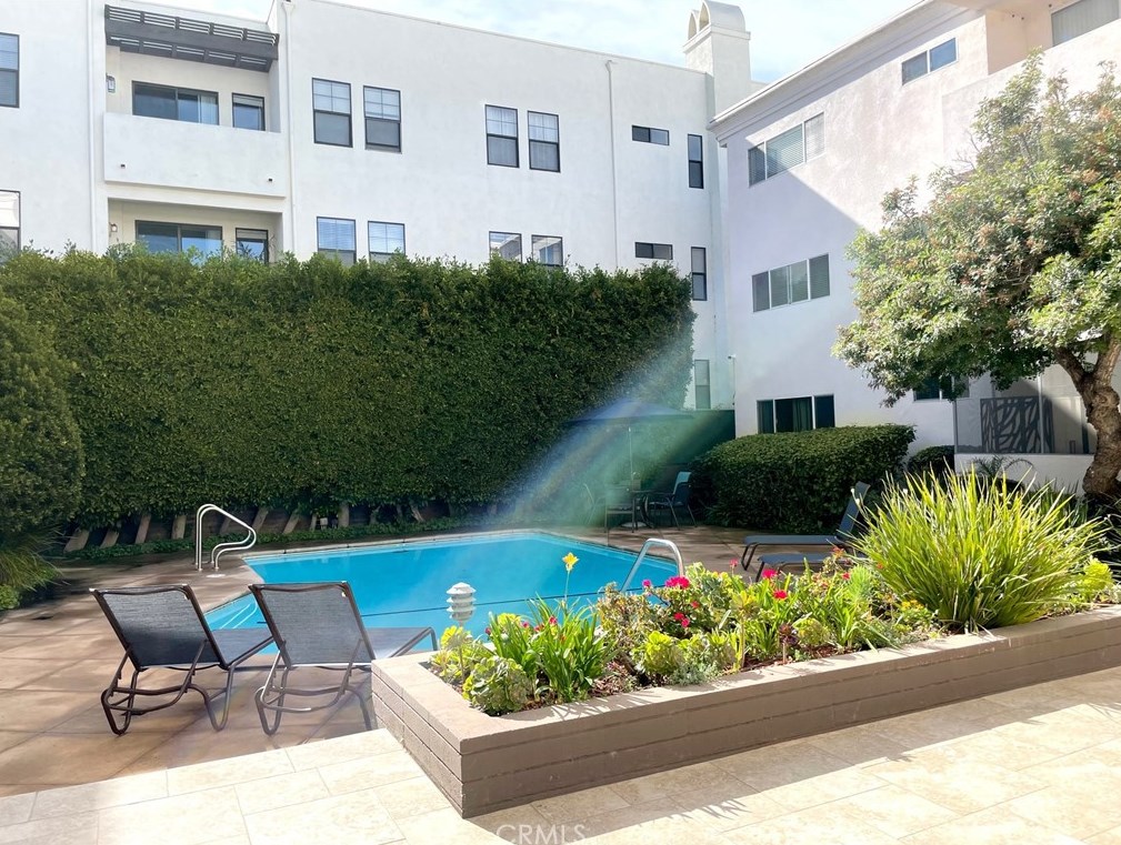 4637 Willis Ave, Van Nuys CA  91403-2646 exterior