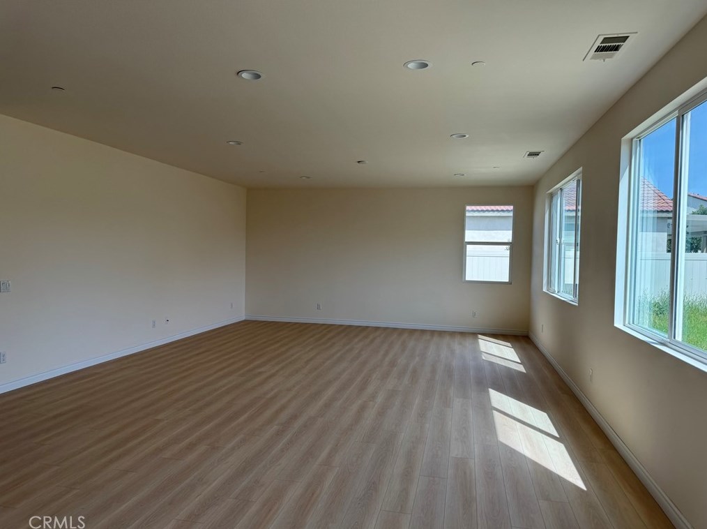 1050 Peach St, Riverside, CA 92501-3957