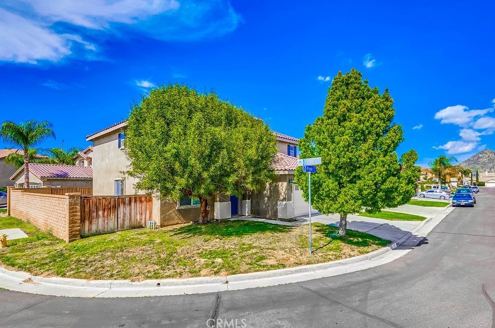 177 Prado Dr, Hemet, CA 92545