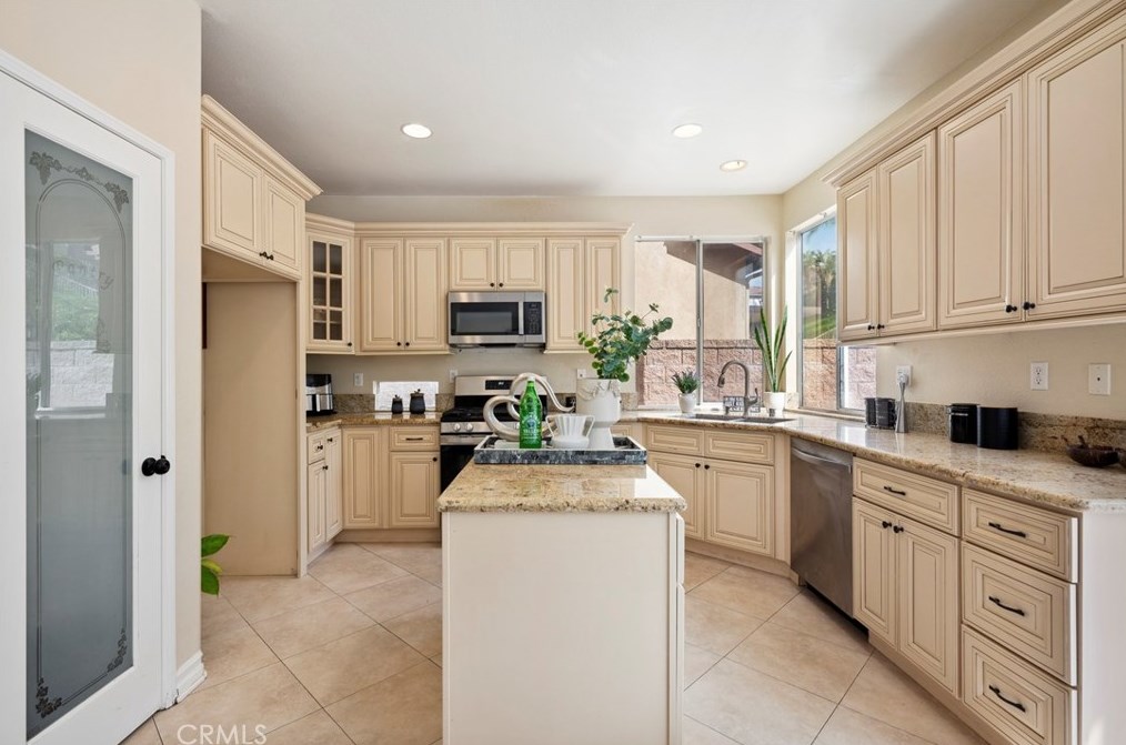 4391 Mission Hills Dr, Chino Hills CA  91709-3385 exterior