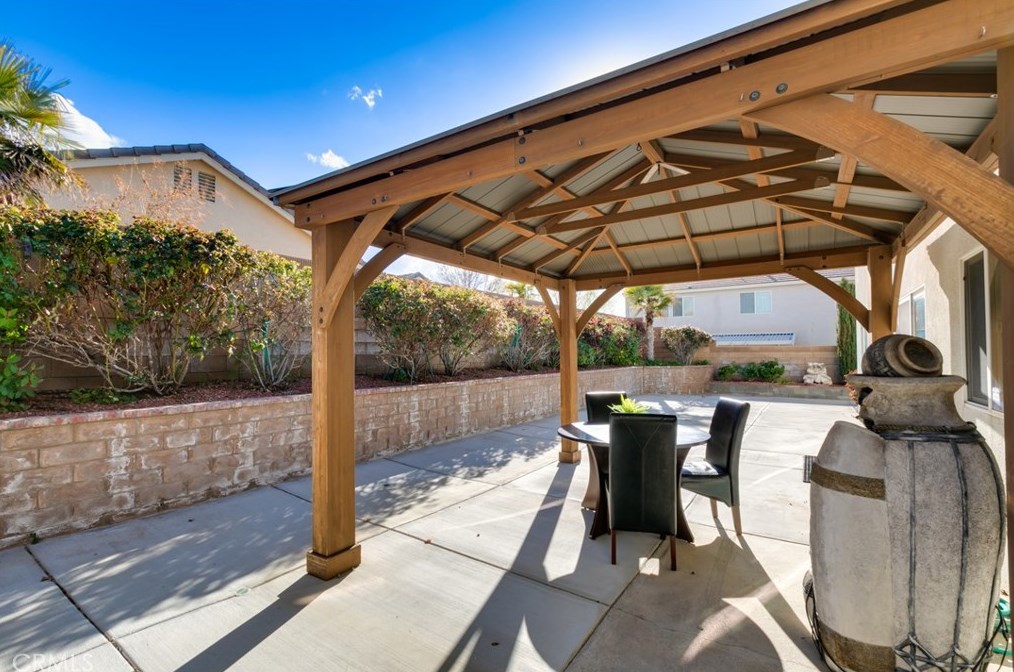 2048 Avenue, Lancaster CA exterior