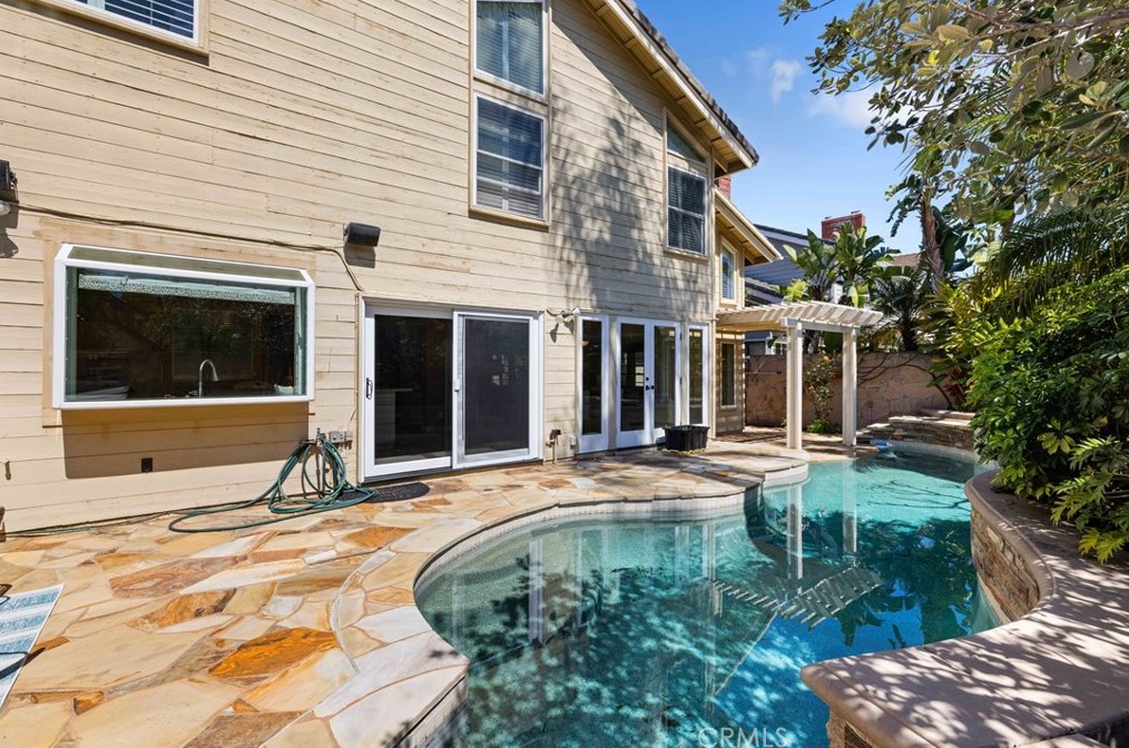 27 Recodo, Irvine CA  92620-1869 exterior