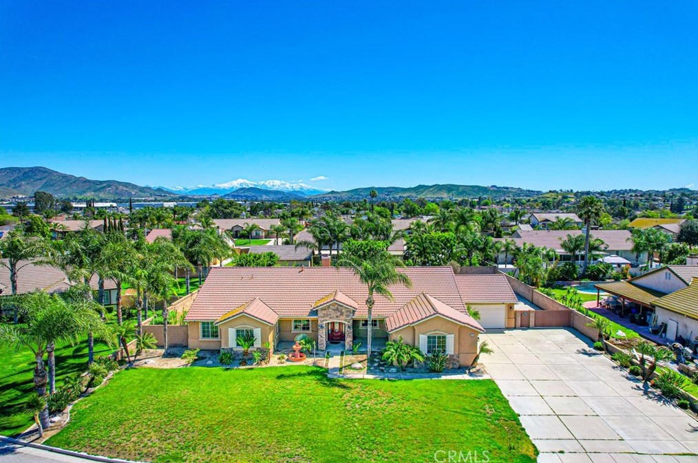 4916 Bedford Ct, Riverside, CA 92509-8832