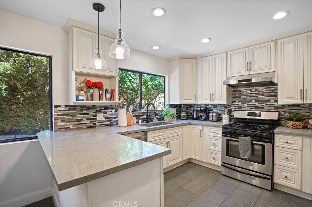 14841 Community St, Van Nuys CA  91402-3555 exterior
