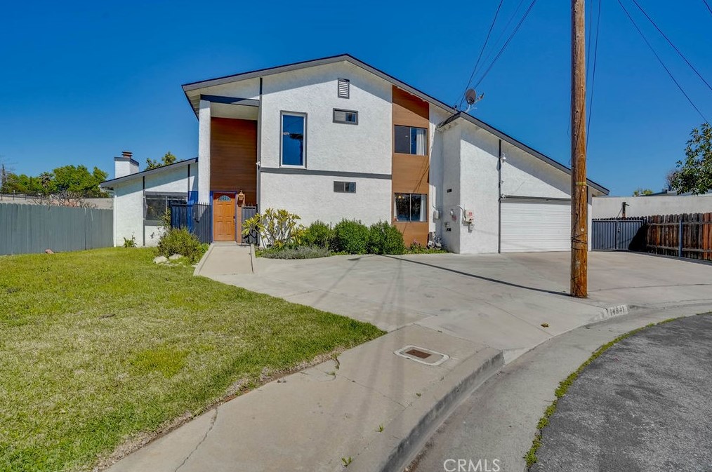 14841 Community St, Van Nuys CA  91402-3555 exterior