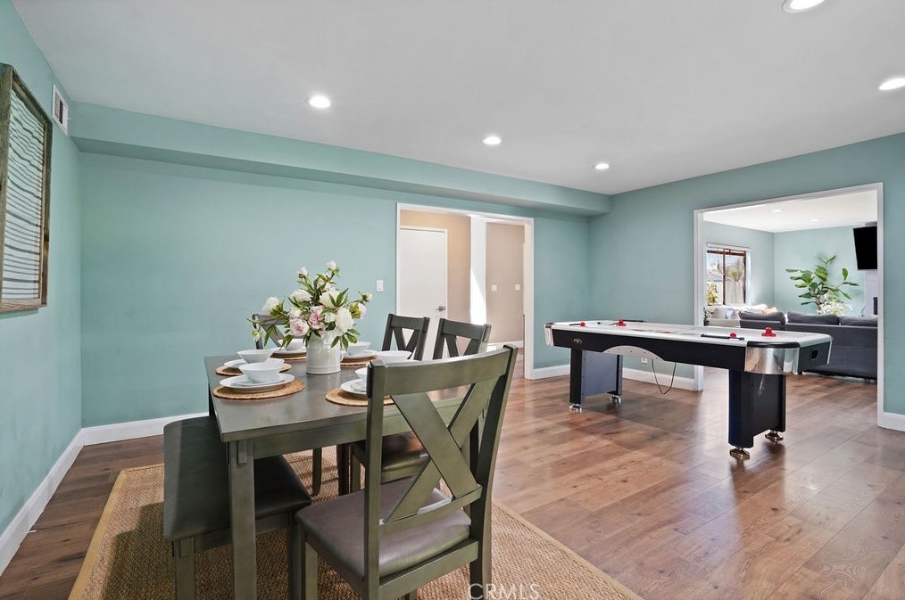 14841 Community St, Van Nuys CA  91402-3555 exterior