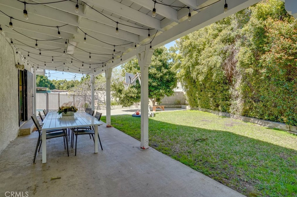 14841 Community St, Van Nuys CA  91402-3555 exterior